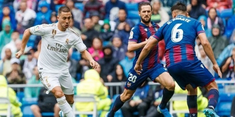 Thông tin lực lượng và đội hình ra sân của hai đội