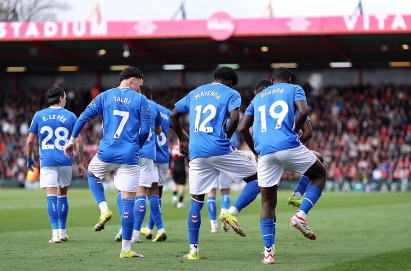 Leeds United vs Sunderland - Hàng thủ Mèo Đen tạo nên khác biệt